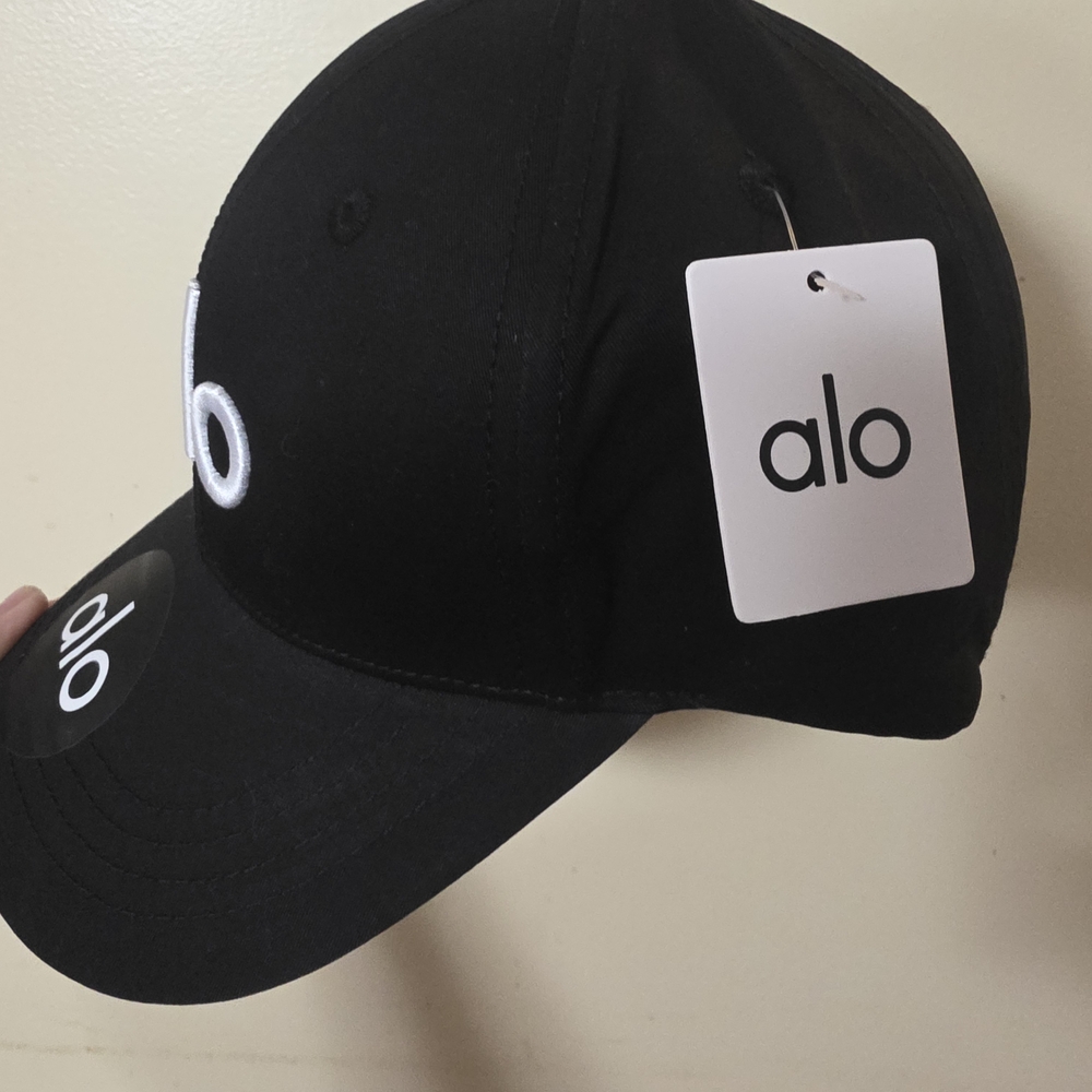 ALO Yoga Black Cap - Picture 3 of 6